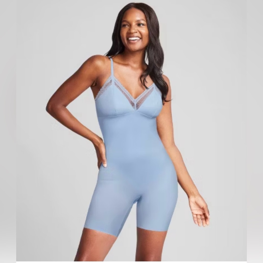 ASSETS by SPANX Women's Feminine
Shaping Mid-Thigh Bodysuit Size Small NWT